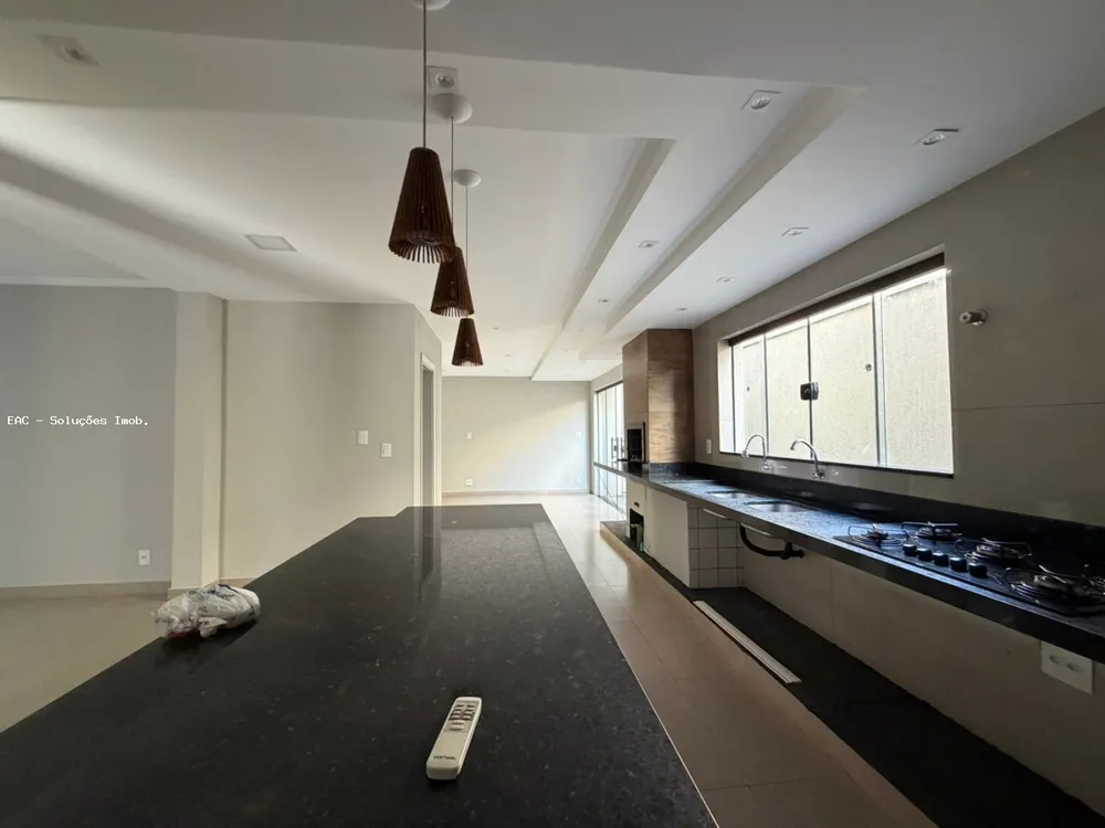 Casa, 3 quartos, 216 m² - Foto 2