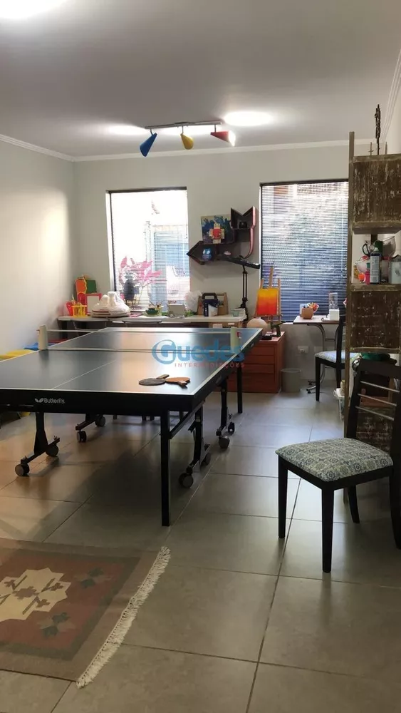 Prédio Inteiro para alugar com 3 quartos, 140m² - Foto 1