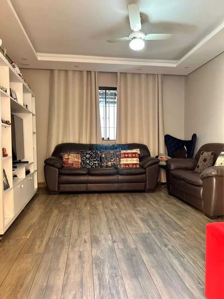 Casa, 3 quartos, 224 m² - Foto 2