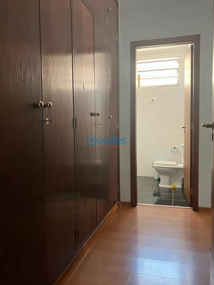Sobrado, 4 quartos, 240 m² - Foto 1