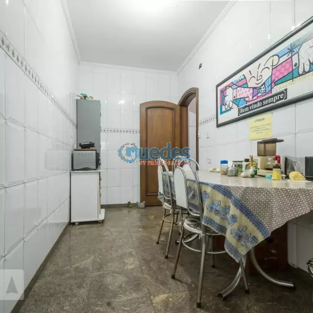 Sobrado à venda com 7 quartos, 250m² - Foto 11