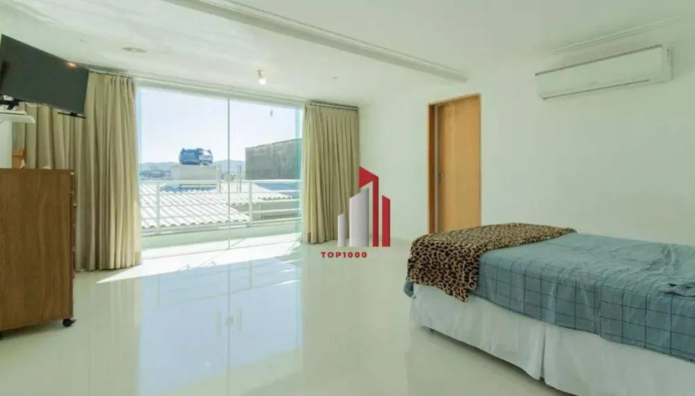 Casa, 3 quartos, 208 m² - Foto 1