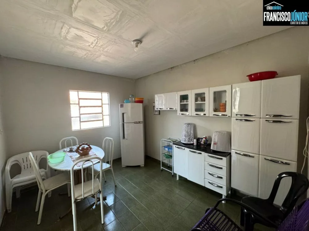 Casa à venda com 3 quartos, 360m² - Foto 11