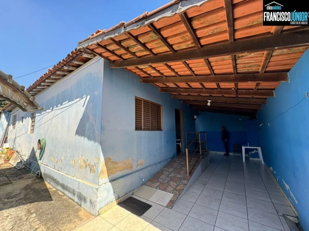 Casa à venda com 3 quartos, 360m² - Foto 2