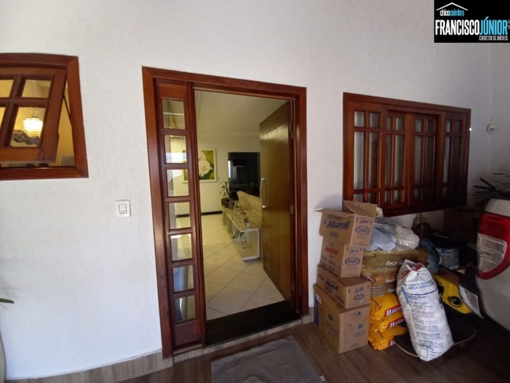 Casa à venda com 3 quartos, 210m² - Foto 4