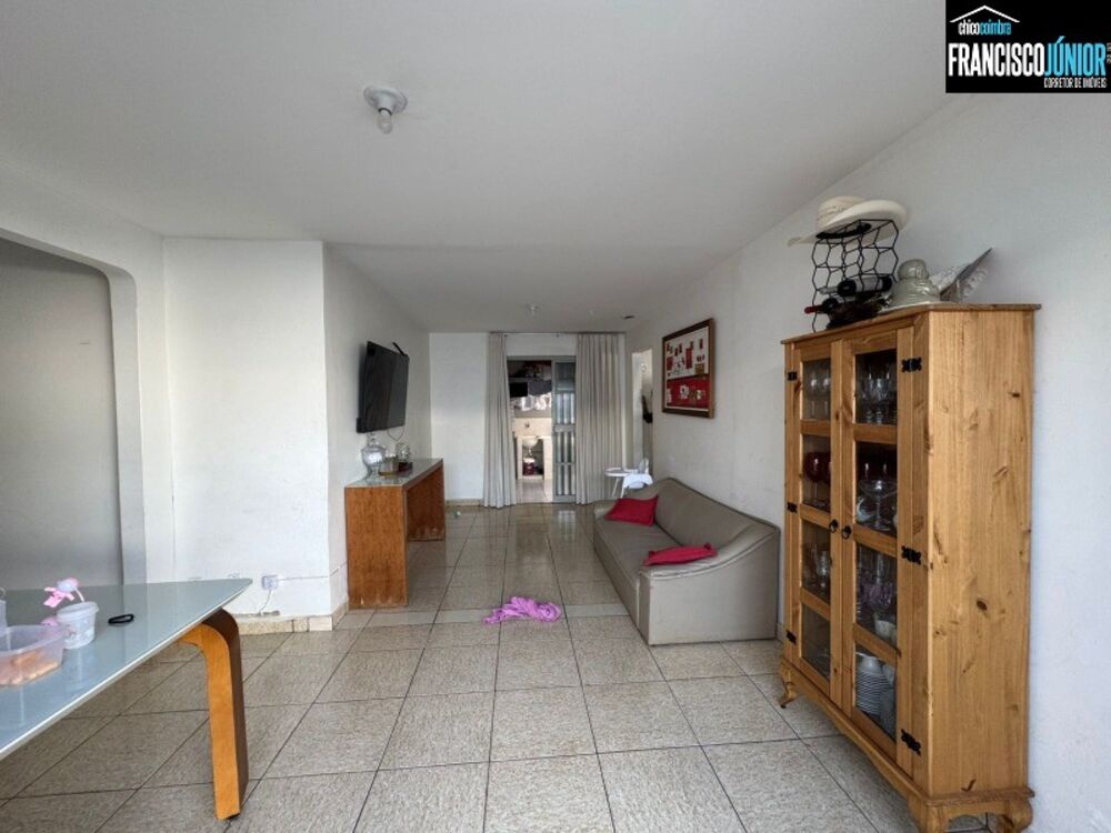 Casa, 4 quartos, 228 m² - Foto 2