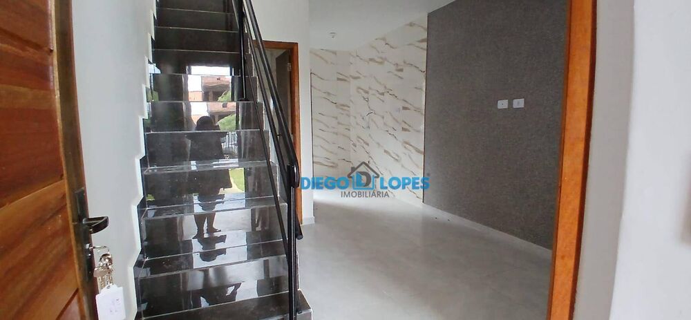 Casa à venda com 3 quartos, 49m² - Foto 1