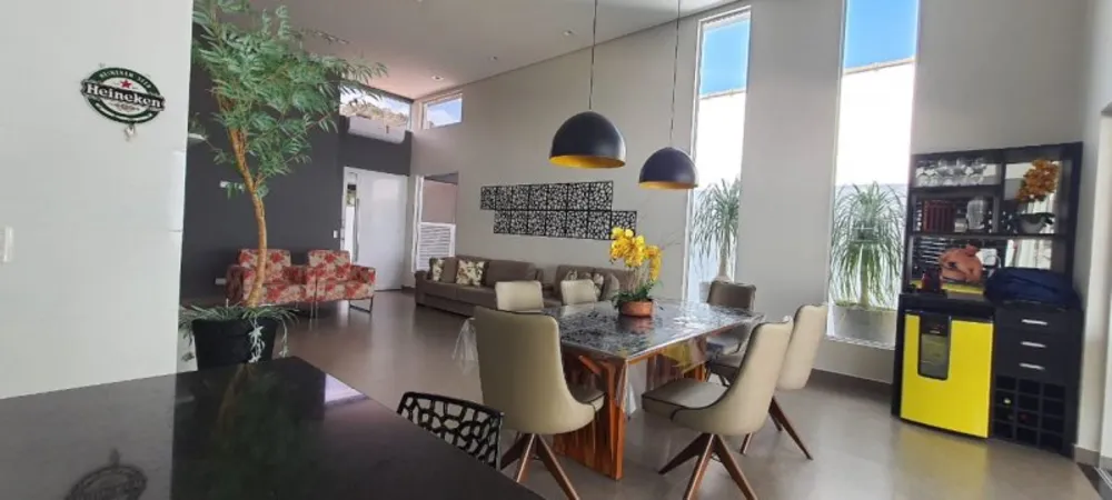Casa, 4 quartos, 220 m² - Foto 1