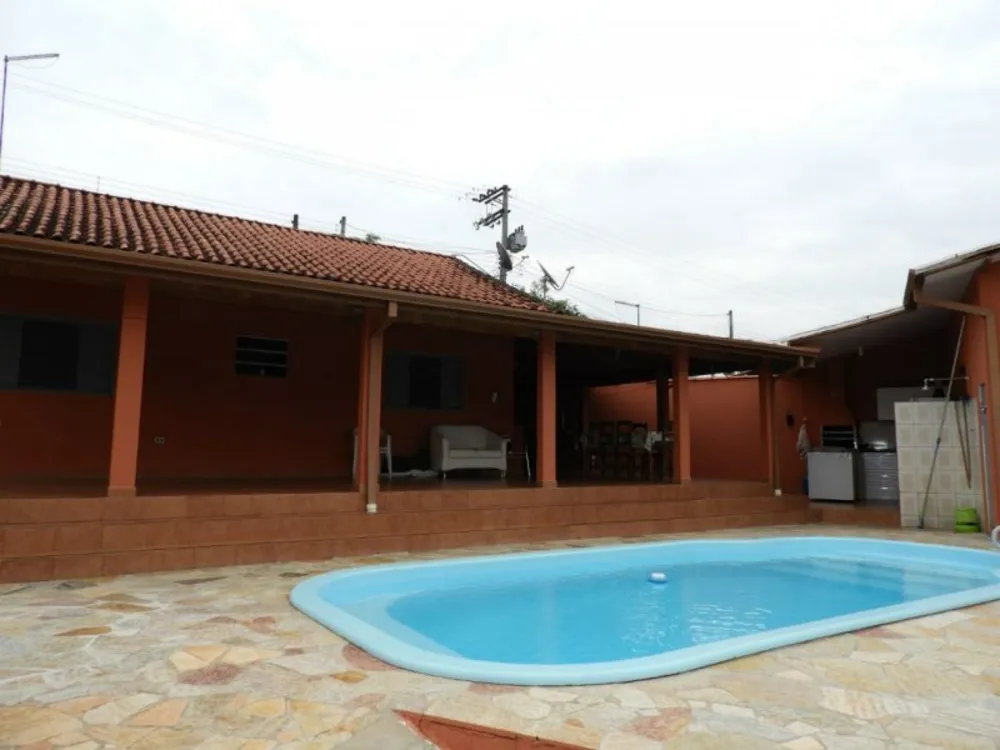 Chácara, 3 quartos, 1520 m² - Foto 1