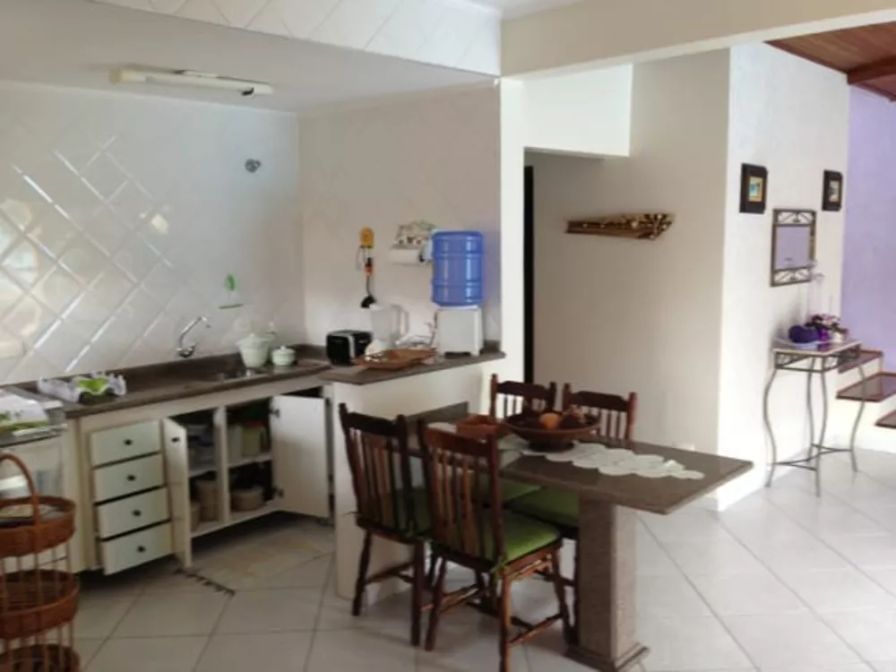 Casa, 4 quartos, 260 m² - Foto 1