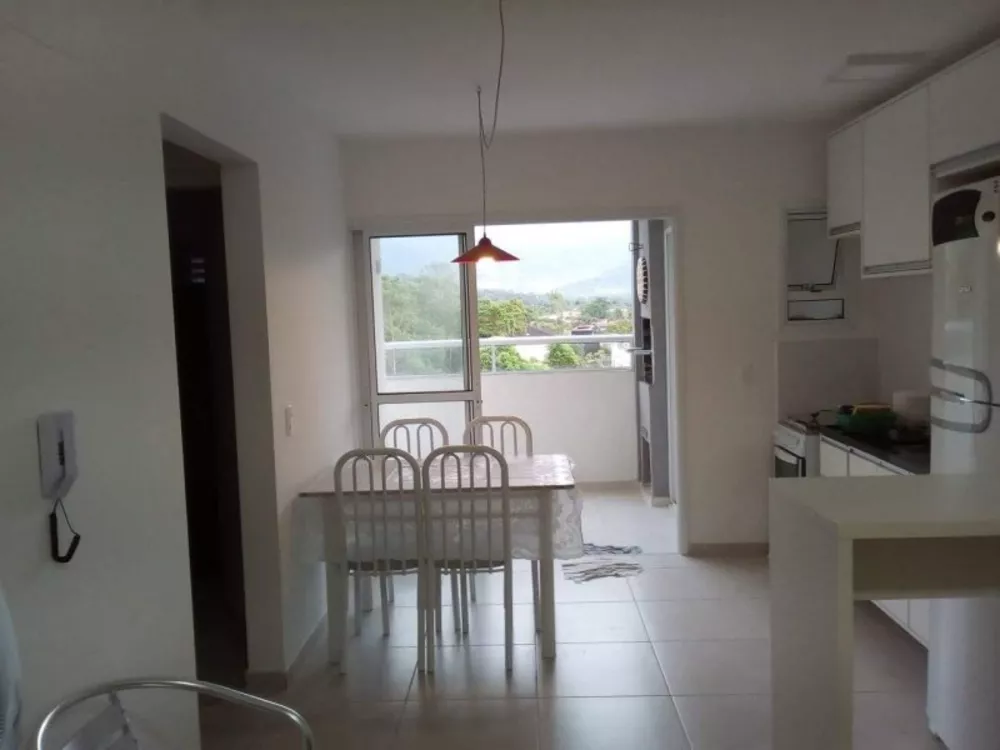 Apartamento à venda com 2 quartos, 64m² - Foto 3