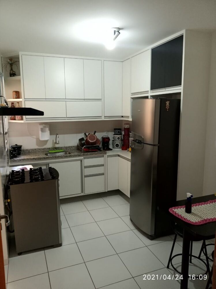 Apartamento à venda com 2 quartos, 70m² - Foto 2