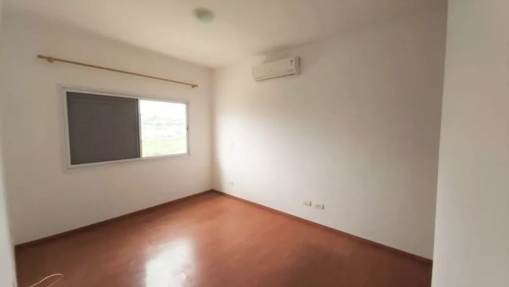 Casa à venda com 4 quartos, 226m² - Foto 2