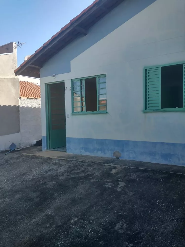 Casa à venda com 2 quartos, 70m² - Foto 1