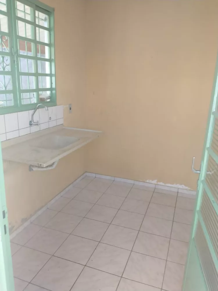 Casa à venda com 2 quartos, 70m² - Foto 3