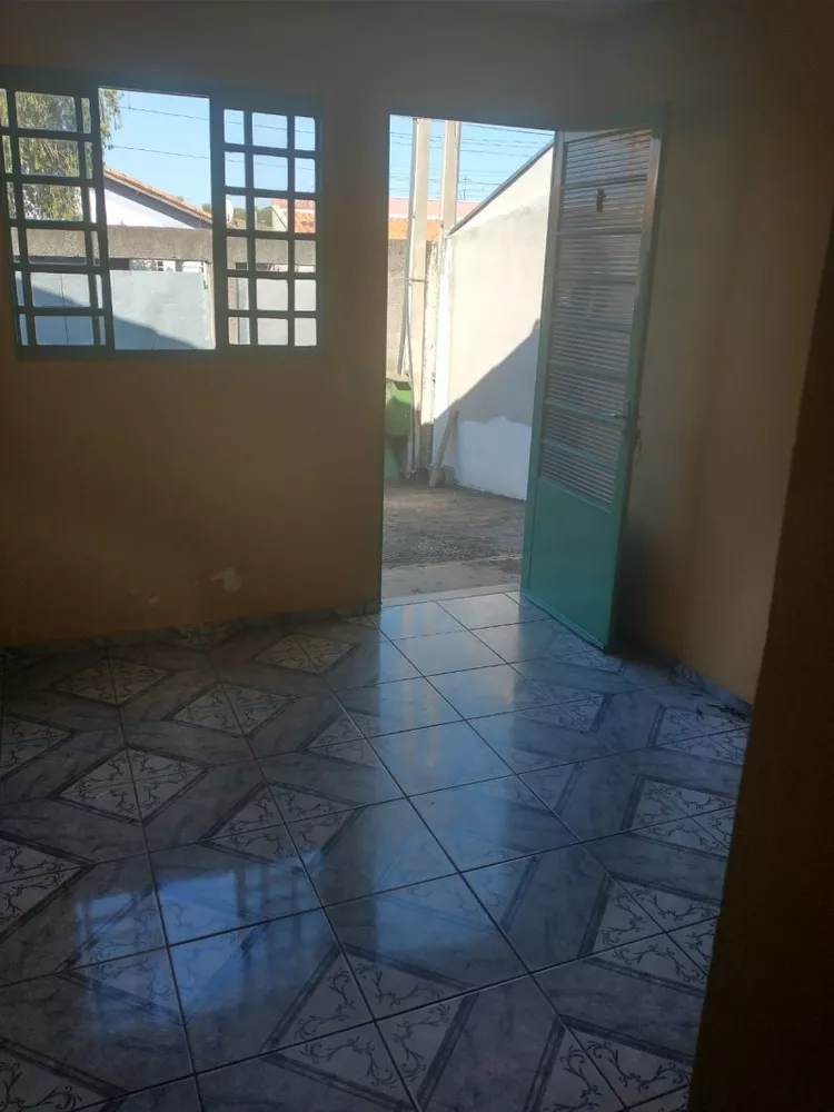 Casa à venda com 2 quartos, 70m² - Foto 4