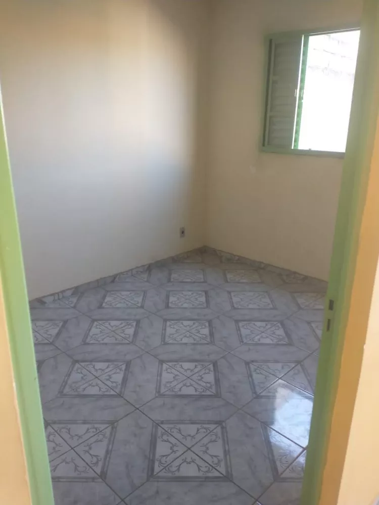 Casa à venda com 2 quartos, 70m² - Foto 2