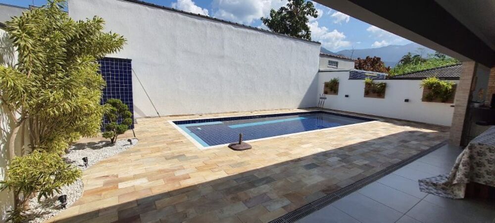 Casa à venda com 4 quartos, 220m² - Foto 3