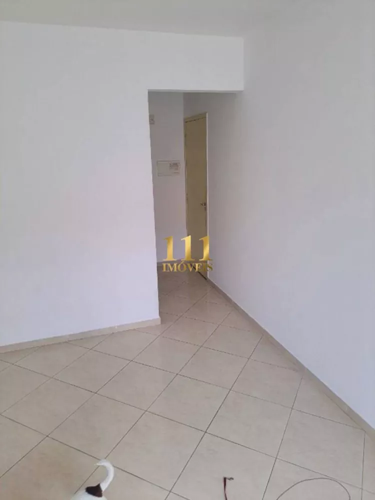 Apartamento à venda com 3 quartos, 70m² - Foto 2