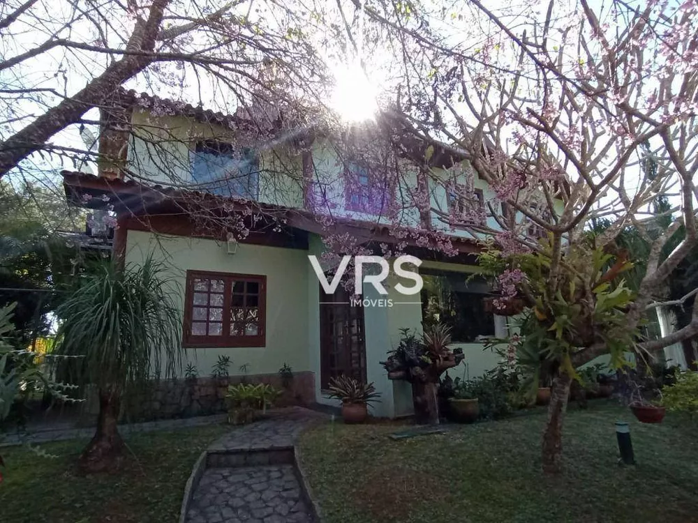 Casa de Condomínio à venda com 5 quartos, 260m² - Foto 1