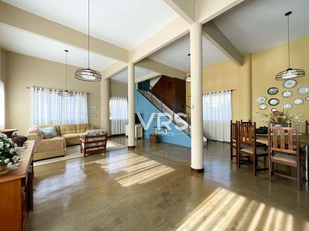 Casa, 3 quartos, 226 m² - Foto 1