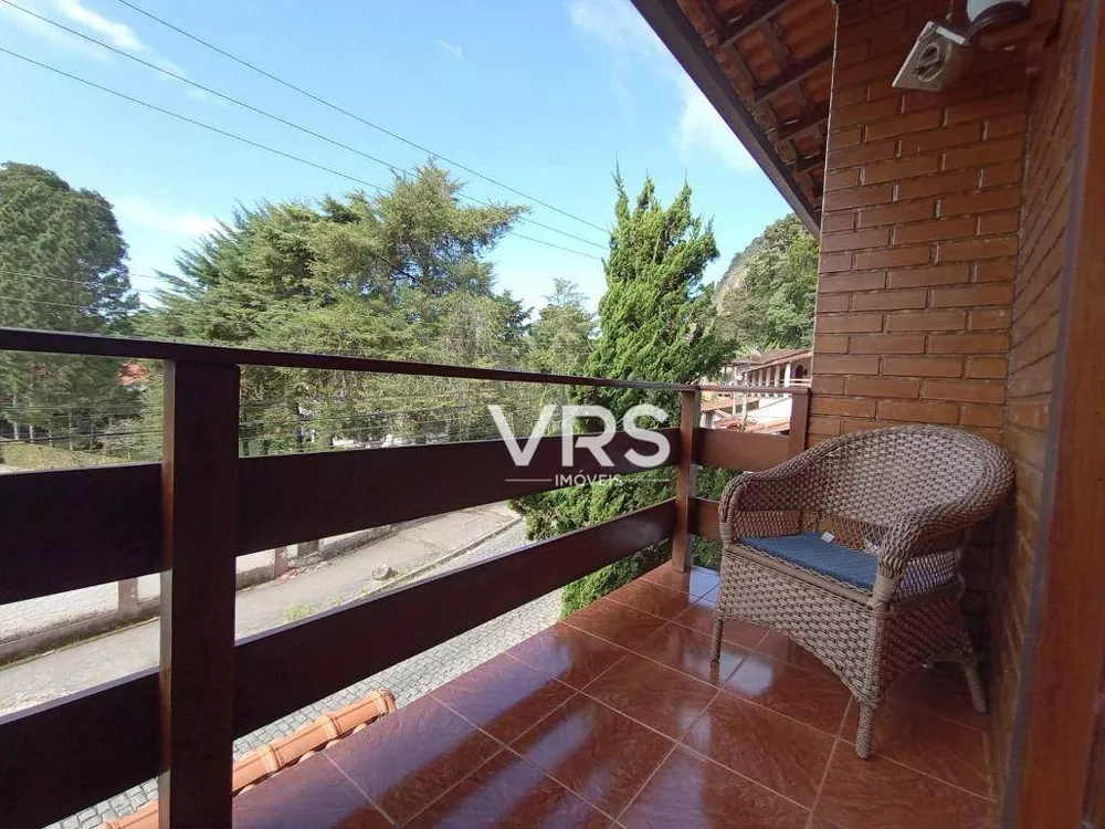 Casa, 4 quartos, 218 m² - Foto 1