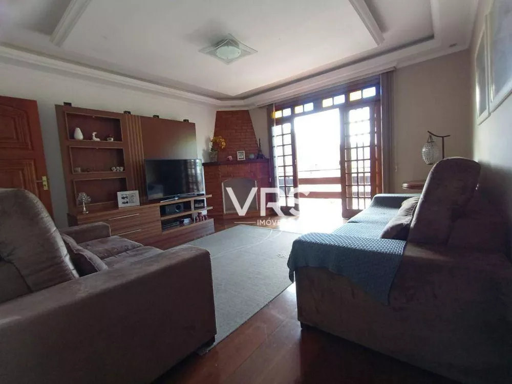 Casa à venda com 4 quartos, 218m² - Foto 2