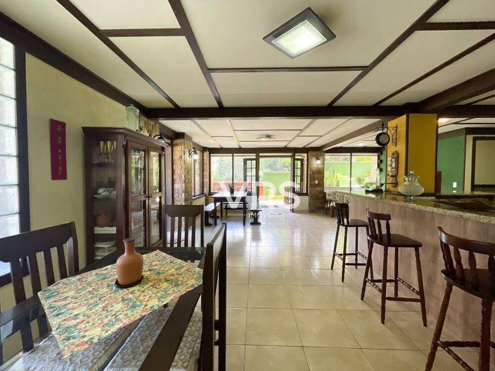 Casa à venda com 4 quartos, 315m² - Foto 4