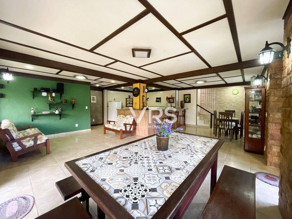 Casa à venda com 4 quartos, 315m² - Foto 3