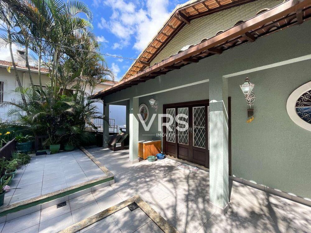 Casa à venda com 4 quartos, 315m² - Foto 1