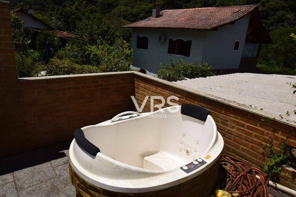 Casa à venda com 2 quartos, 200m² - Foto 7