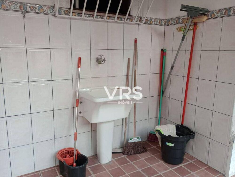 Casa à venda com 2 quartos, 200m² - Foto 11