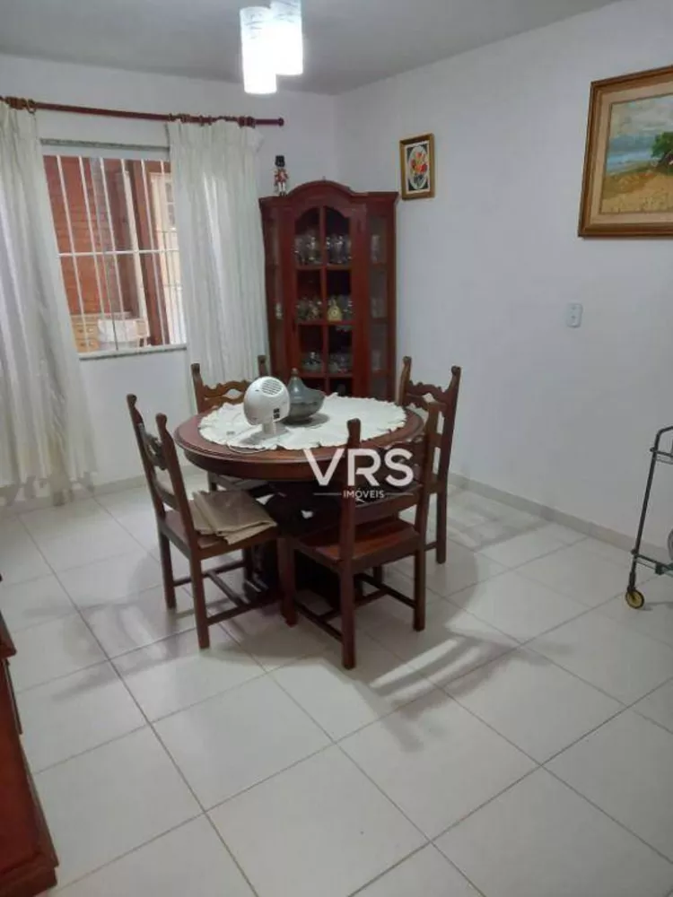 Casa à venda com 3 quartos, 121m² - Foto 1