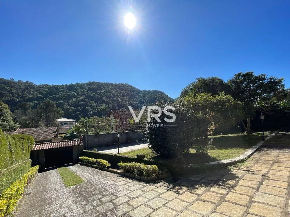 Casa, 4 quartos, 305 m² - Foto 1