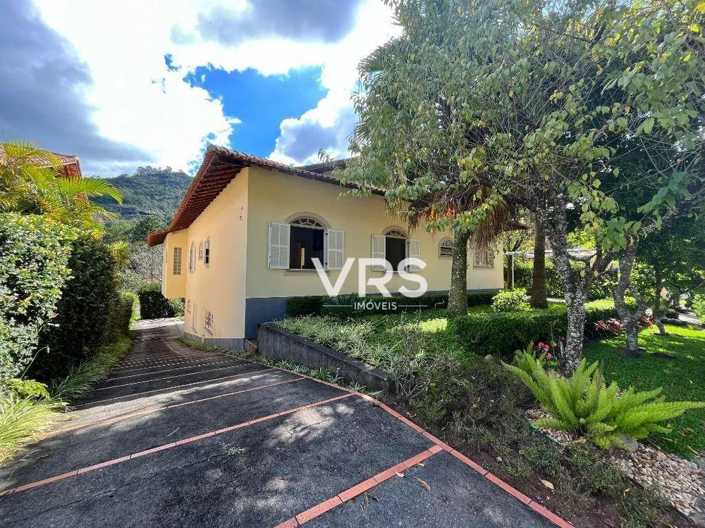 Casa de Condomínio à venda com 6 quartos, 277m² - Foto 2