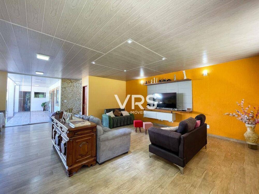 Casa à venda com 6 quartos, 500m² - Foto 2