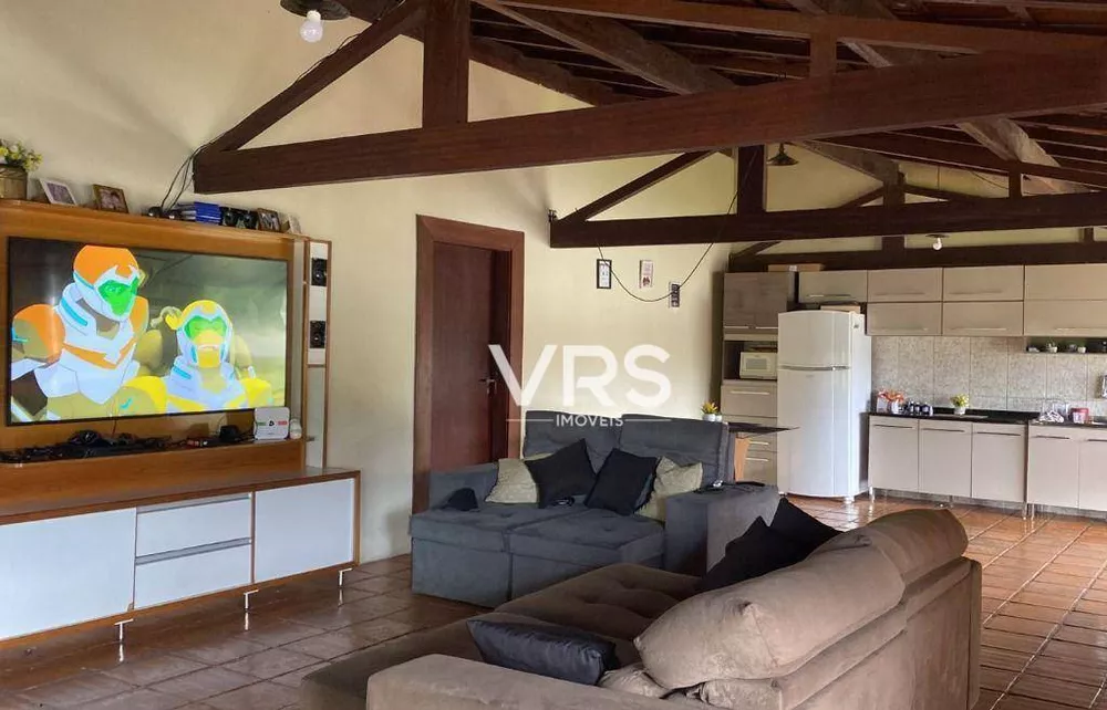 Casa à venda com 3 quartos, 366m² - Foto 1