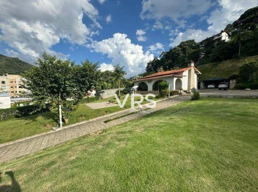 Casa à venda com 3 quartos, 240m² - Foto 2