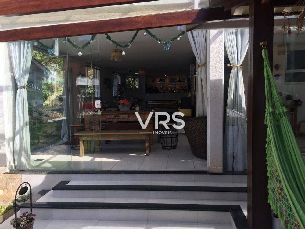 Casa de Condomínio à venda com 4 quartos, 307m² - Foto 1
