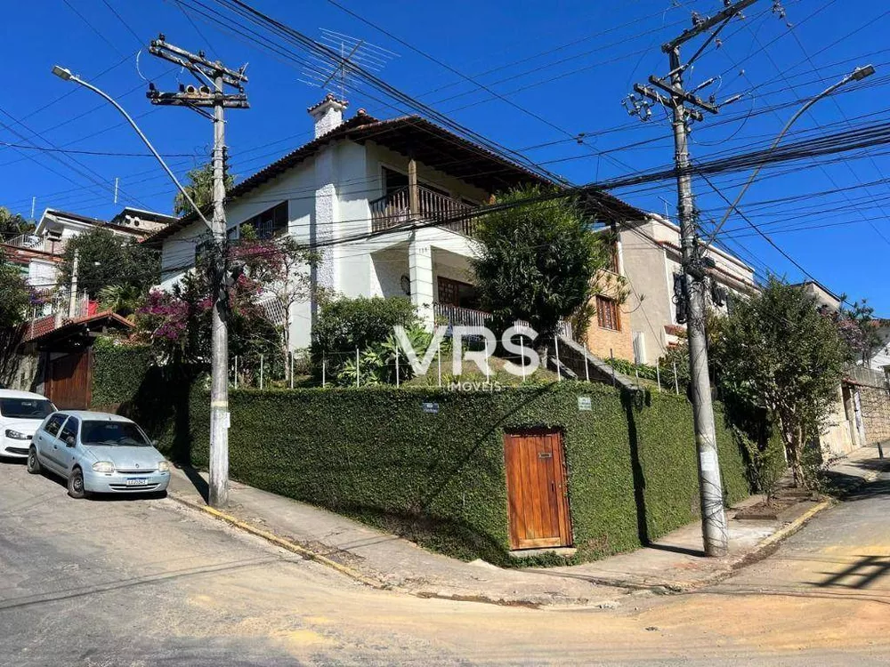 Casa à venda com 3 quartos, 288m² - Foto 2