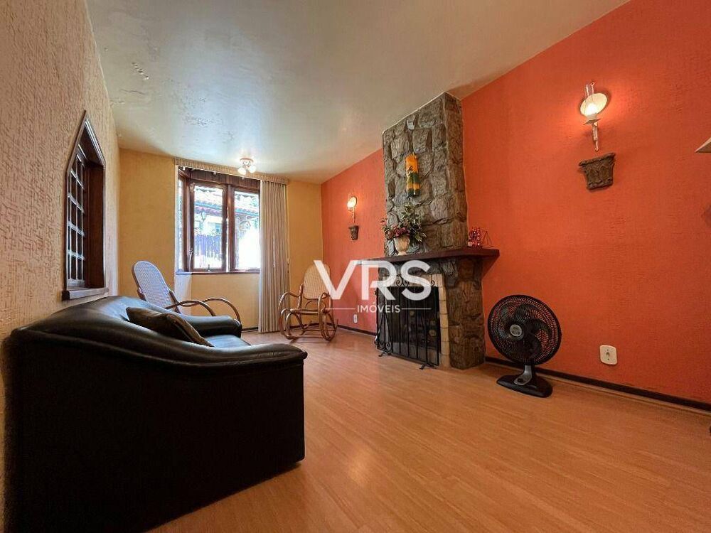Casa de Condomínio à venda com 5 quartos, 208m² - Foto 4