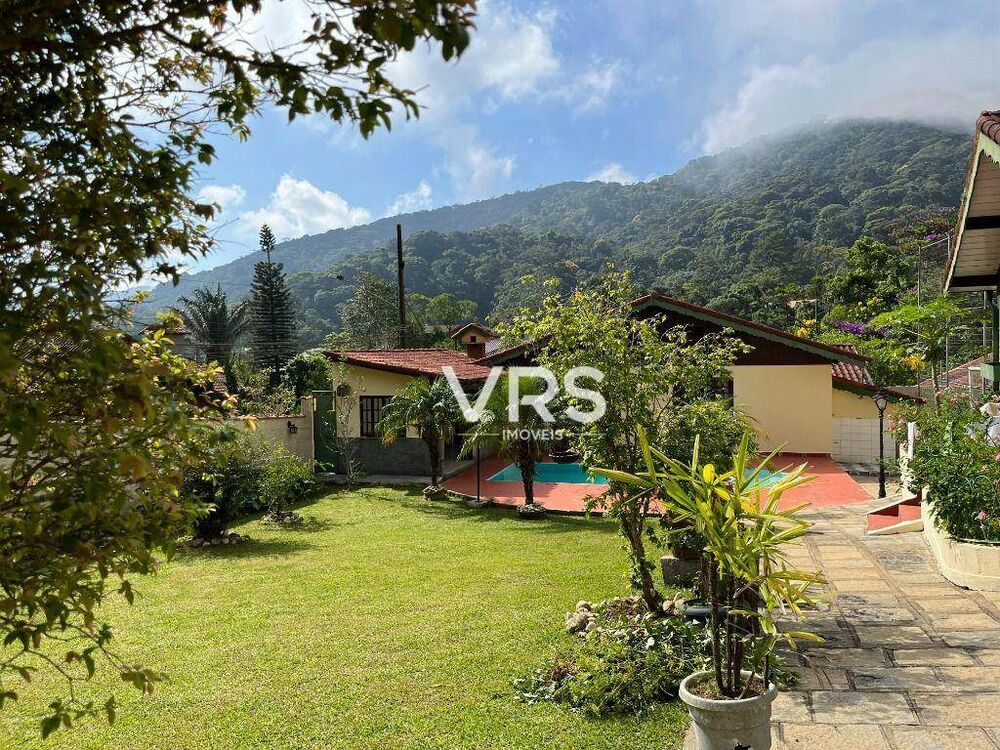 Casa de Condomínio à venda com 5 quartos, 208m² - Foto 1