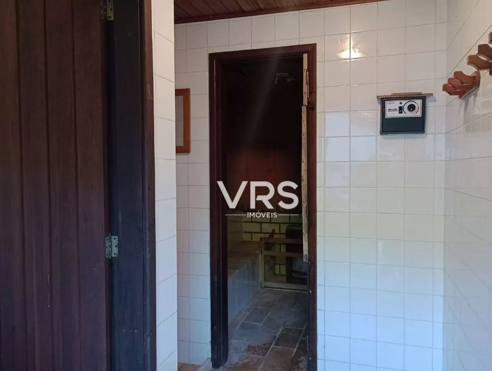 Casa à venda com 5 quartos, 248m² - Foto 3