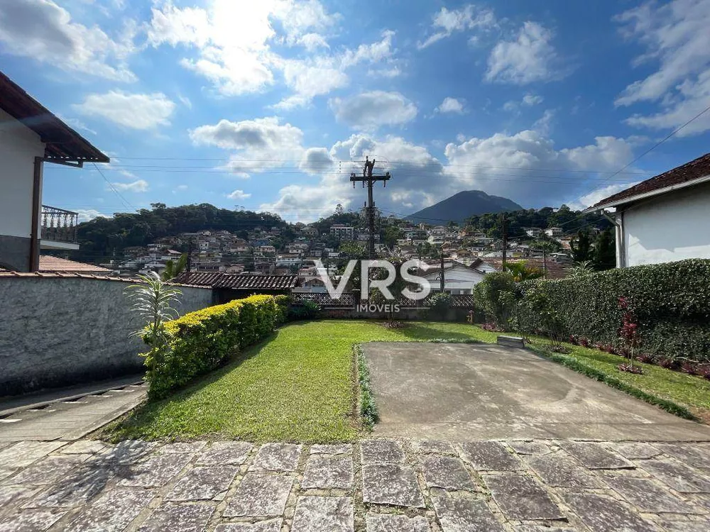 Casa, 3 quartos, 238 m² - Foto 1