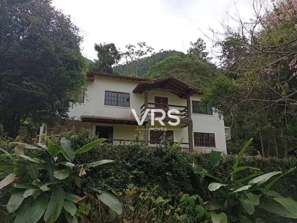 Casa de Condomínio à venda com 6 quartos, 214m² - Foto 1