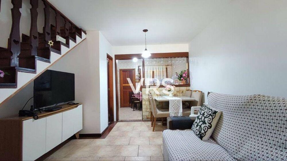 Casa à venda com 3 quartos, 75m² - Foto 1