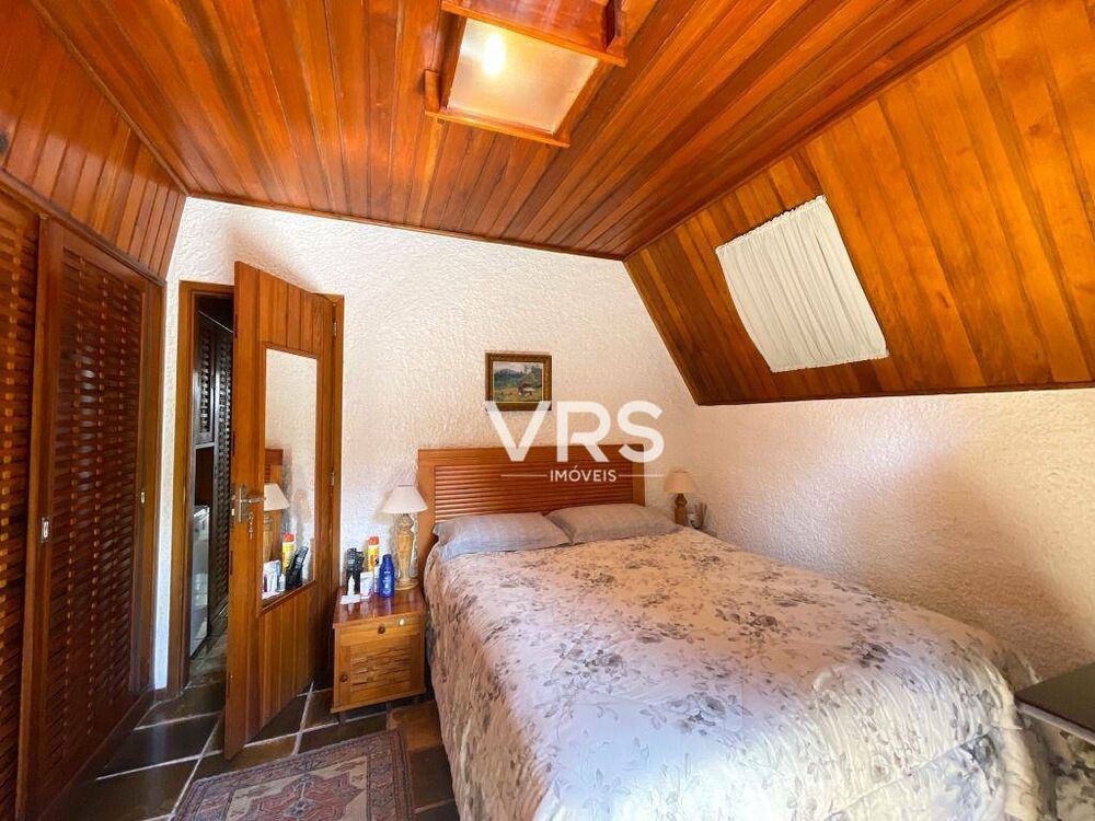 Casa à venda com 4 quartos, 227m² - Foto 8