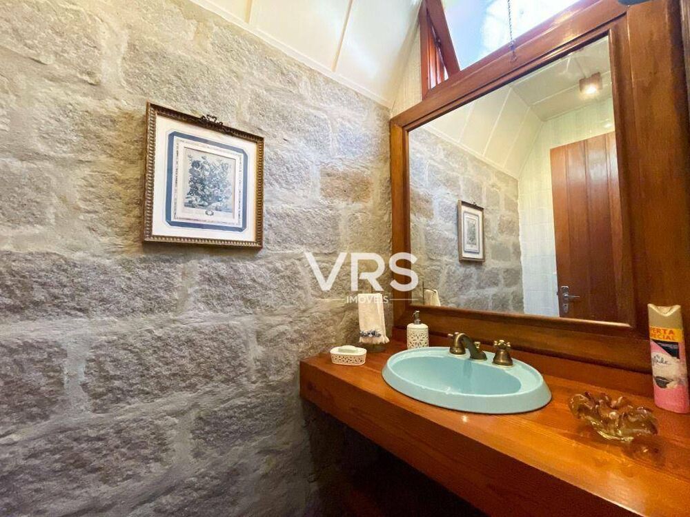 Casa à venda com 4 quartos, 227m² - Foto 4