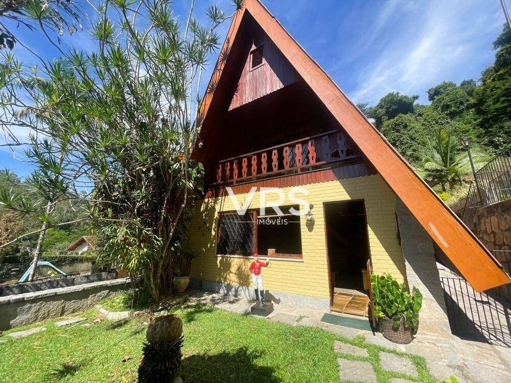 Casa à venda com 4 quartos, 227m² - Foto 1