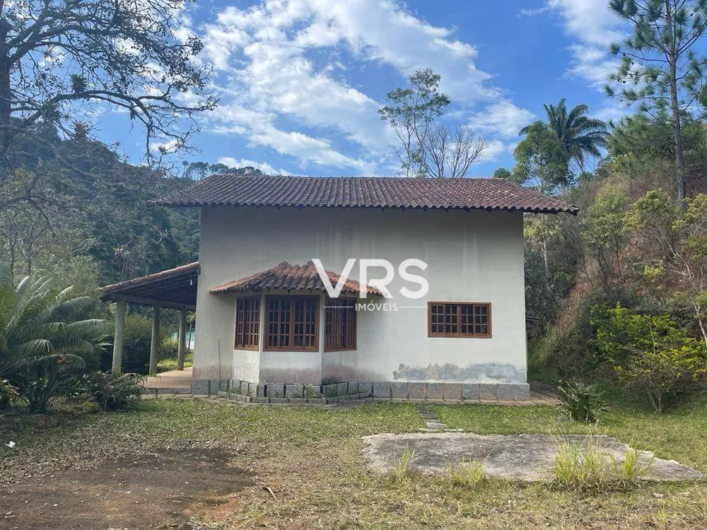 Casa de Condomínio à venda com 3 quartos, 240m² - Foto 2